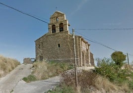 Vista de la iglesia de Revillalcón.