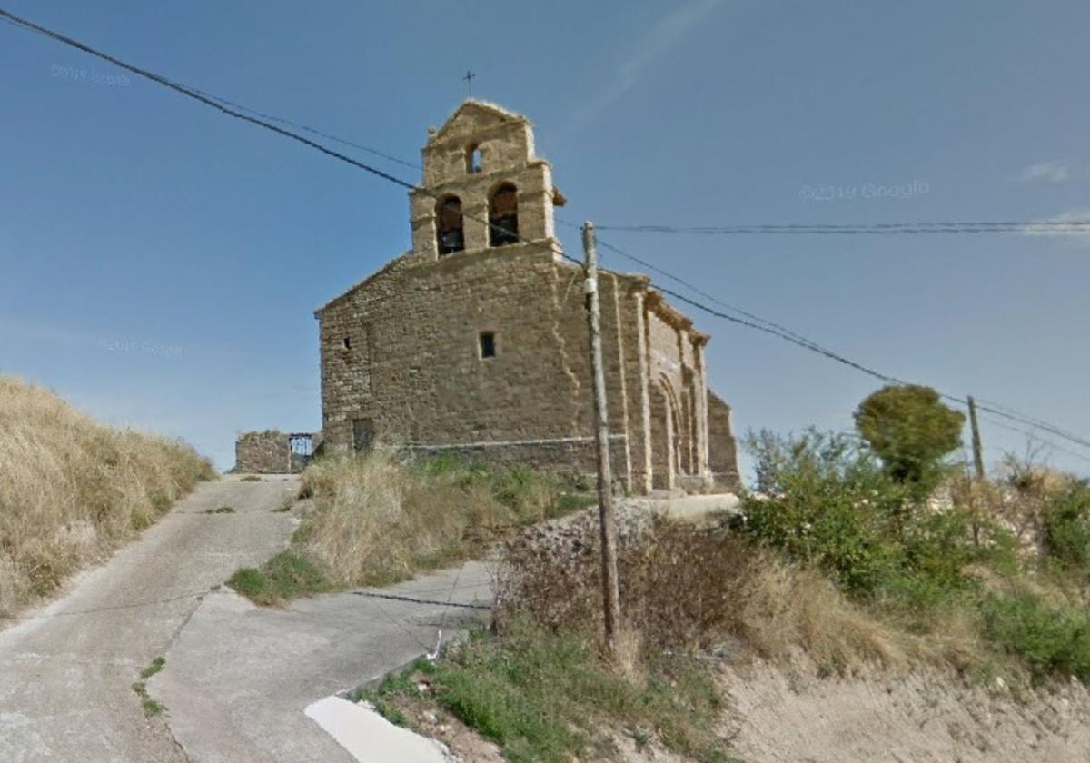 Vista de la iglesia de Revillalcón.