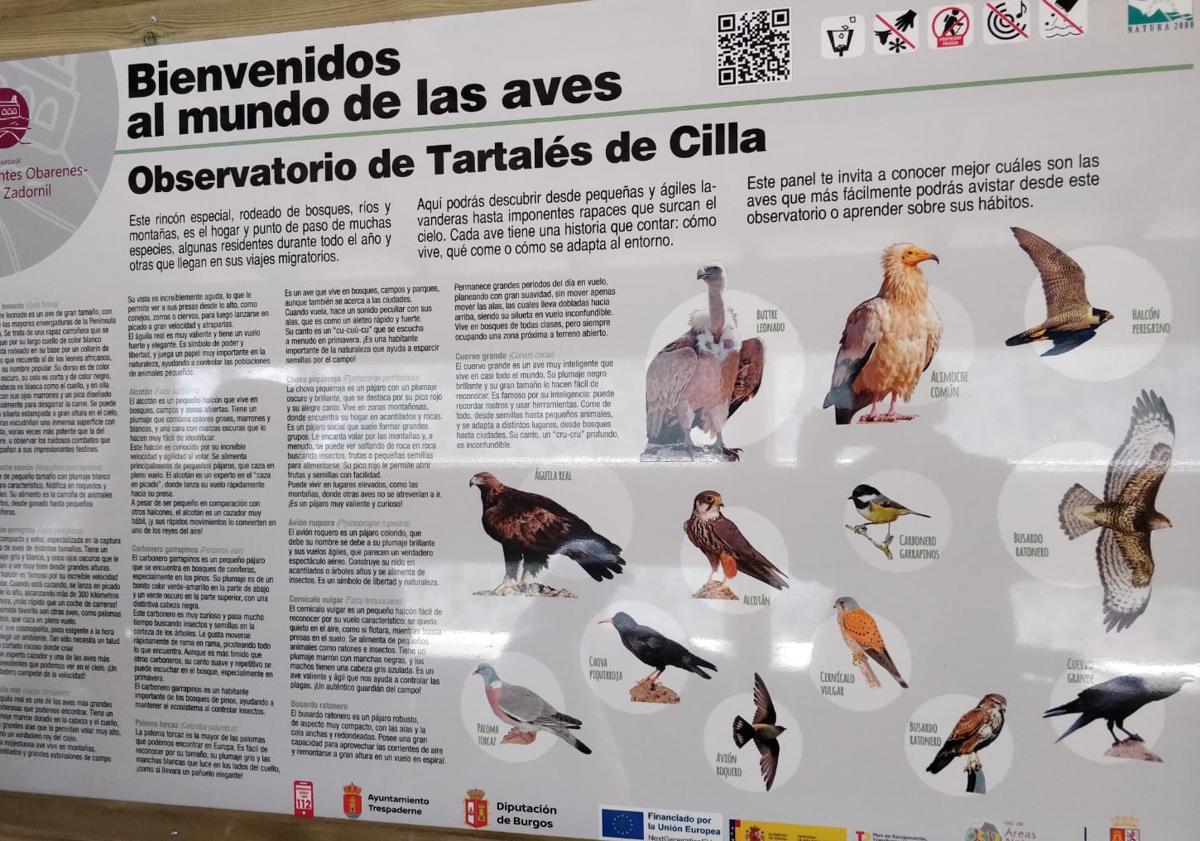 Imagen principal - Cartel explicativo del observatorio y vistas desde el interior del mismo .