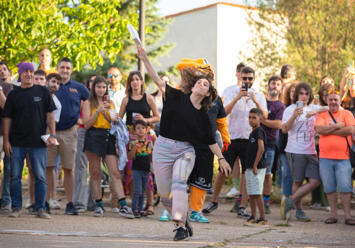 La cómica Laura del Val lanzado un rúter.