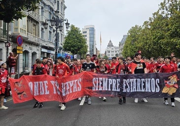 Oviedo se pinta de rojinegro para llevar en volandas al Mirandés