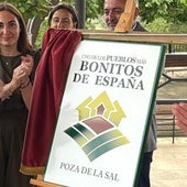 Poza de la Sal destapaba este sábado el cartel que le acredita como uno de los pueblos más bonitos de España.