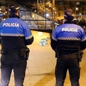 Dos agentes de la Policía Local de Burgos en una imagen de archivo durante un dispositivo de vigilancia.