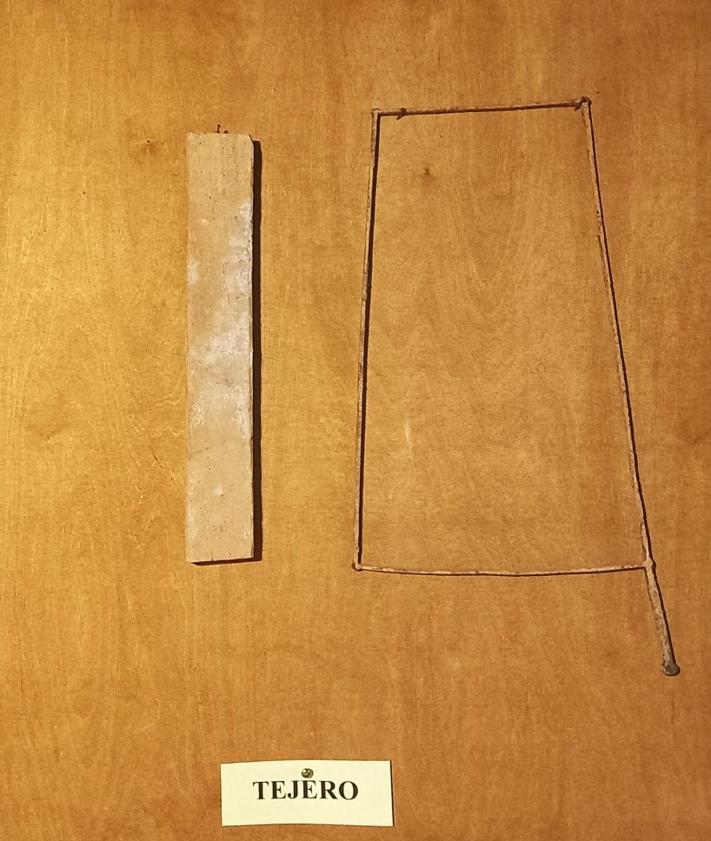 Imagen secundaria 2 - La teja de Avelino y material de tejero.