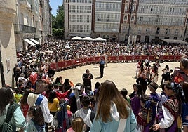 Plaza del Rey San Fernando de Burgos durante el himno