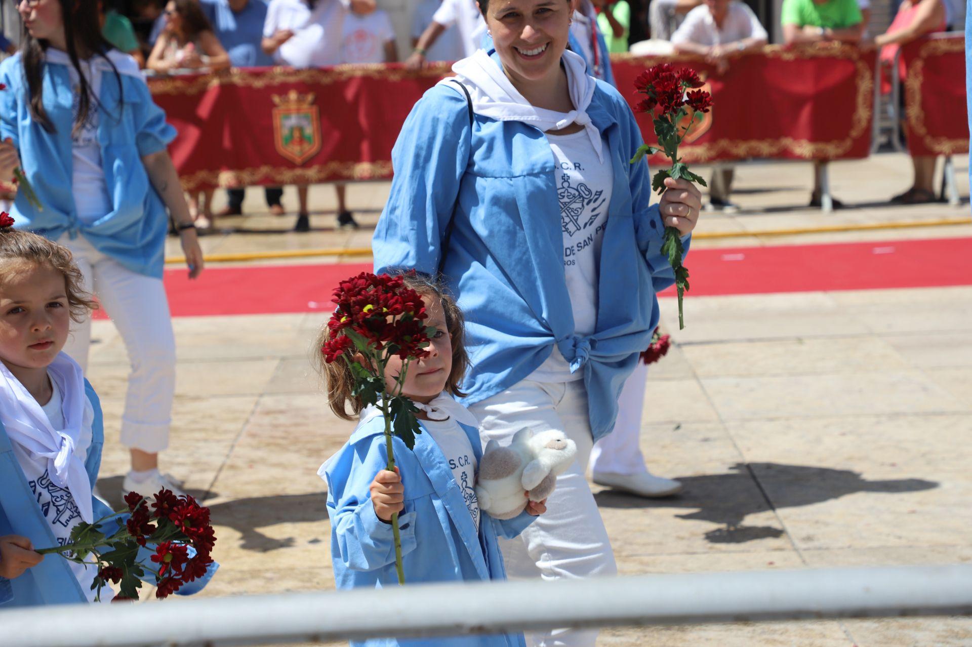 Flores, tradición y emoción: las imágenes de la Ofrenda Floral de los Sampedros 2025