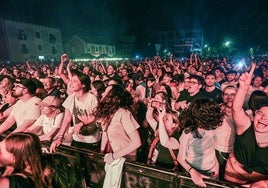 Burgaleses y visitantes disfrutando del concierto de La MODA