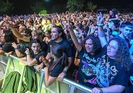 Burgaleses y visitantes disfrutando del concierto del Mägo de Oz en Burgos