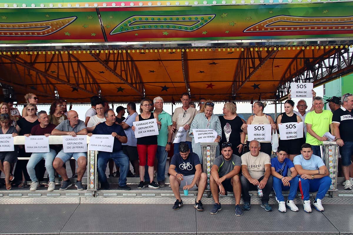 Así ha sido el cierre de protesta de la feria de atracciones de los Sampedros de Burgos