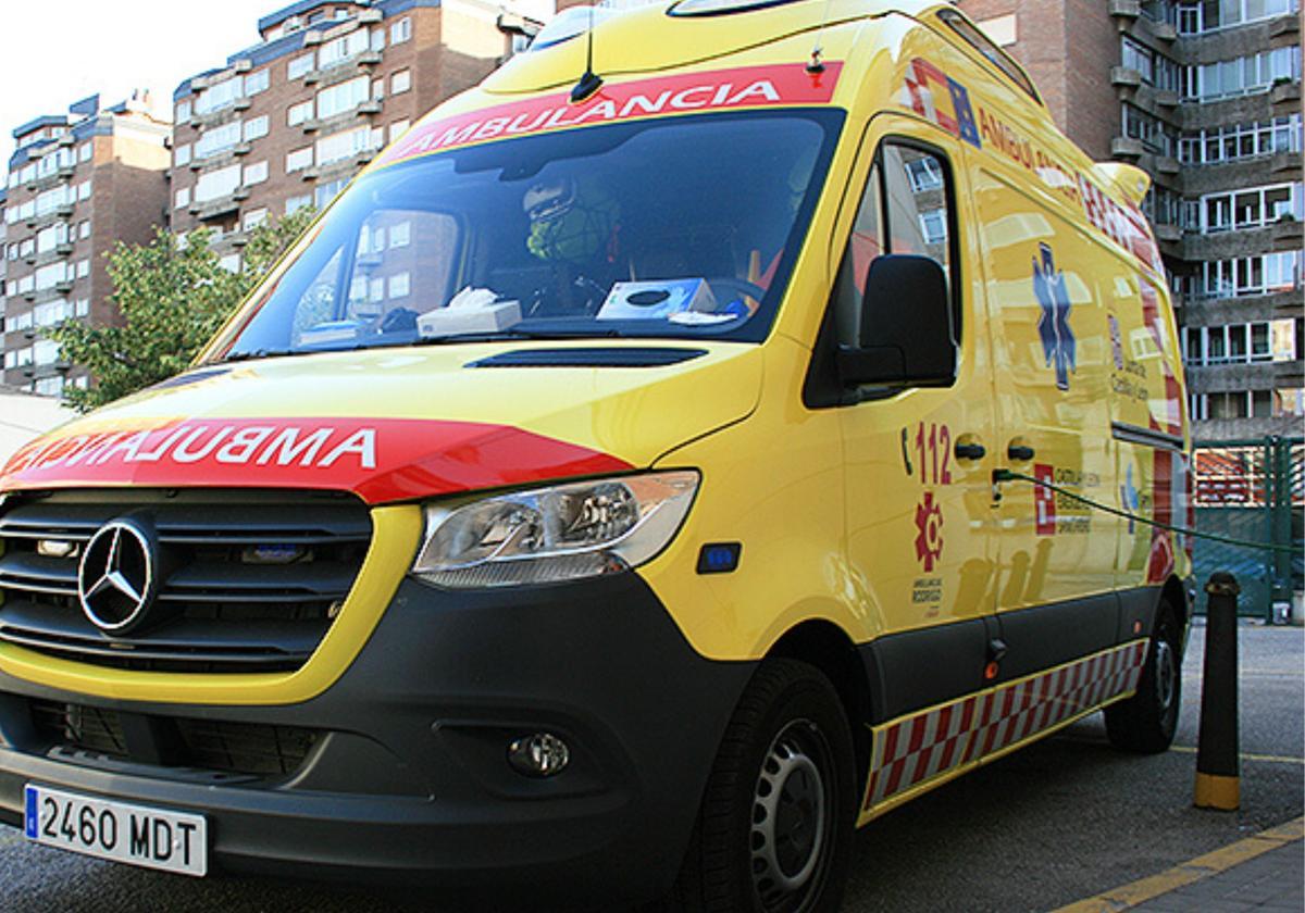 Imagen de archivo de una ambulancia durante un servicio.