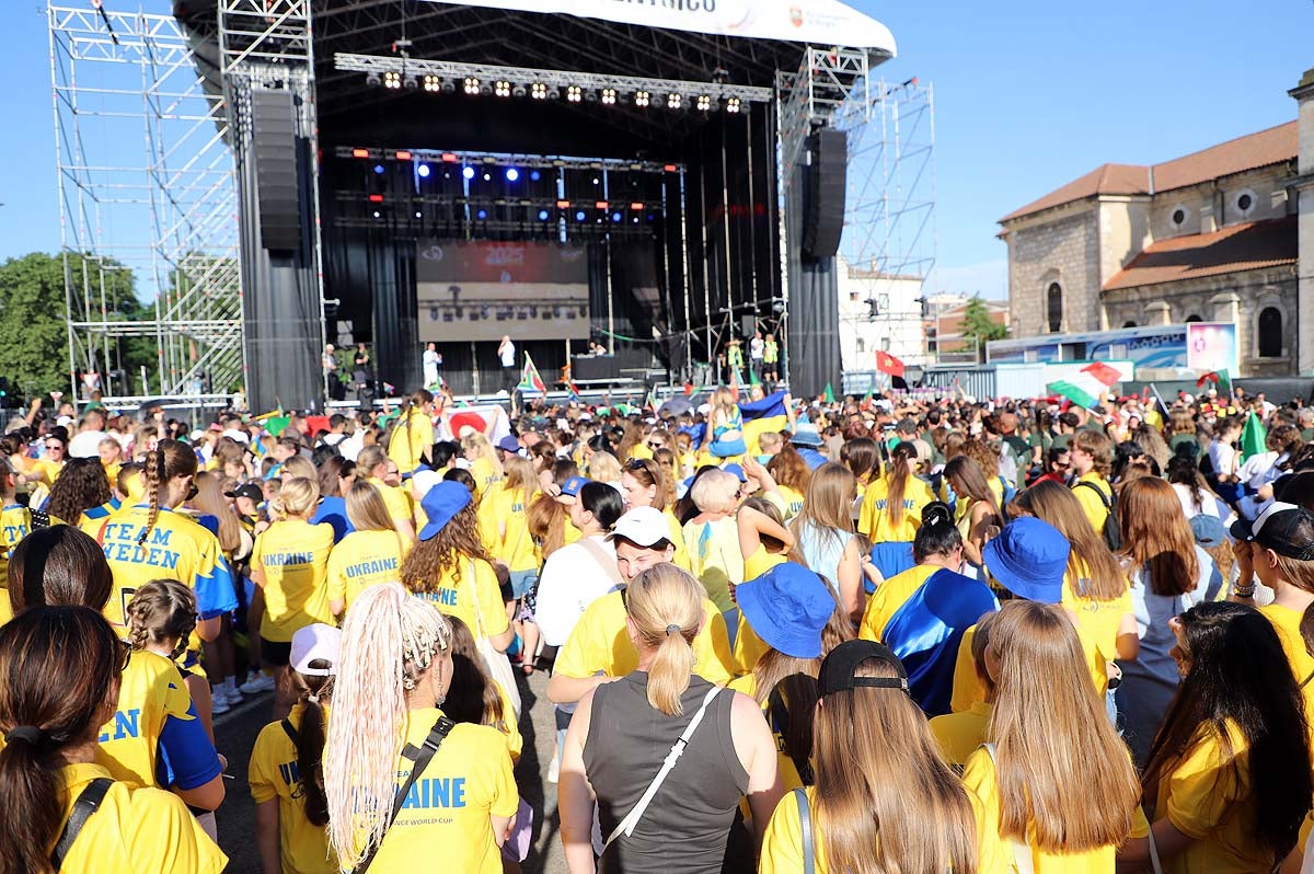 El multitudinario desfile de danza en Burgos, en imágenes
