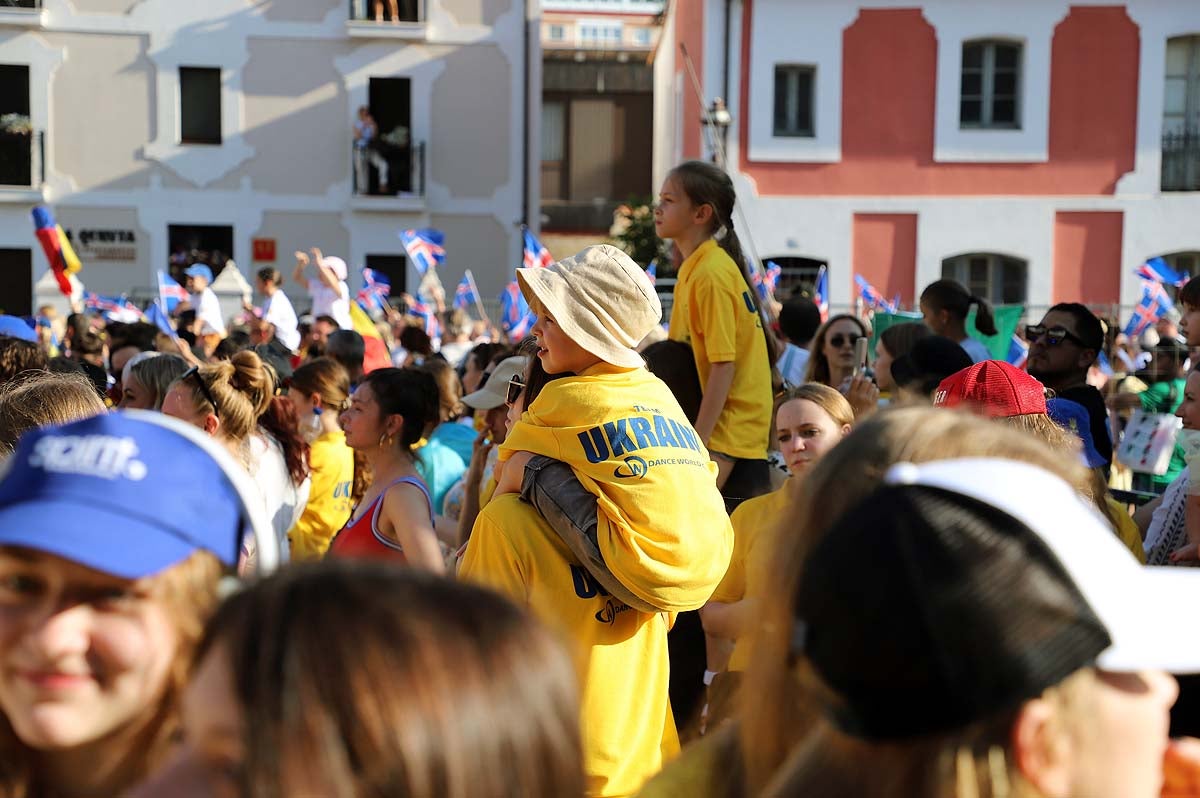 El multitudinario desfile de danza en Burgos, en imágenes