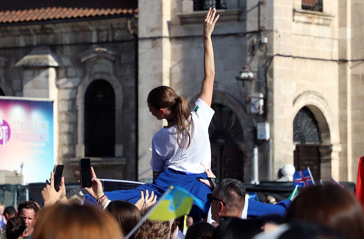 El multitudinario desfile de danza en Burgos, en imágenes