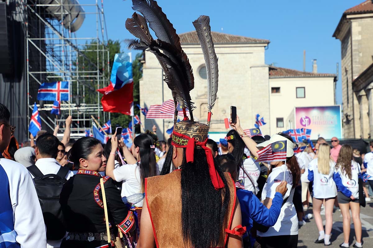 El multitudinario desfile de danza en Burgos, en imágenes