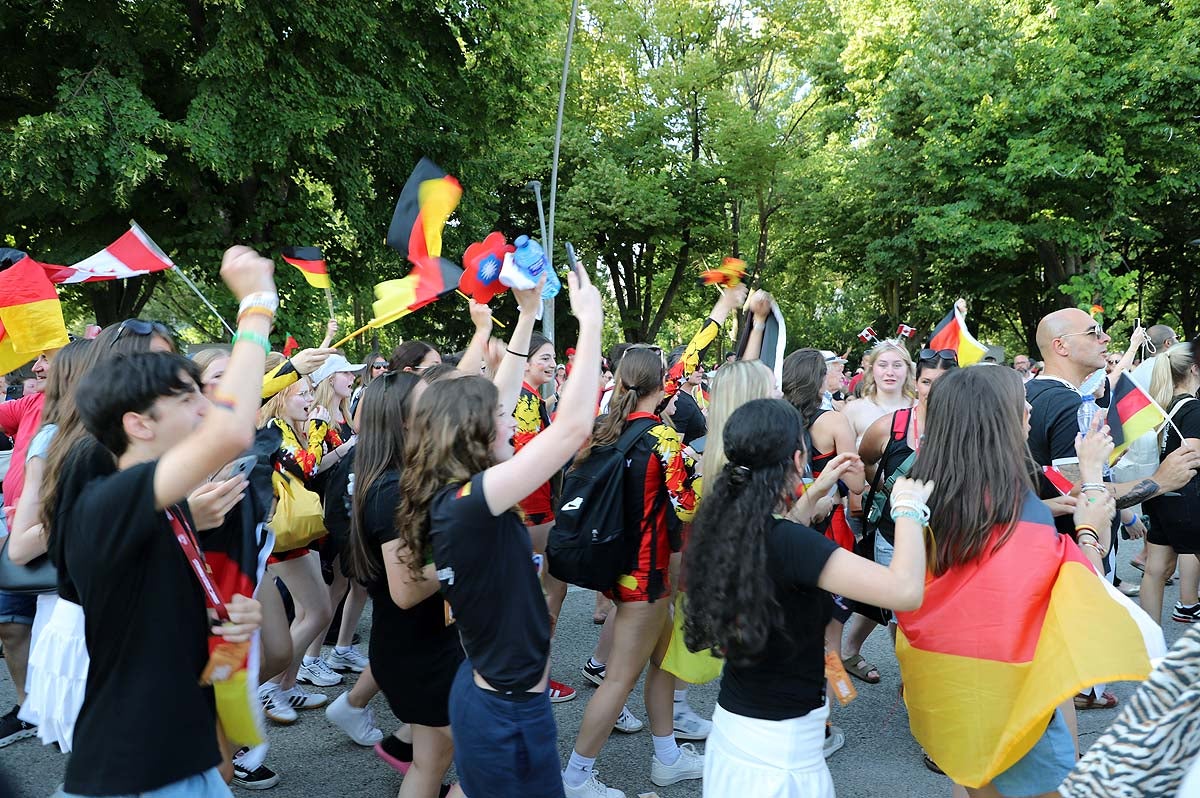 El multitudinario desfile de danza en Burgos, en imágenes