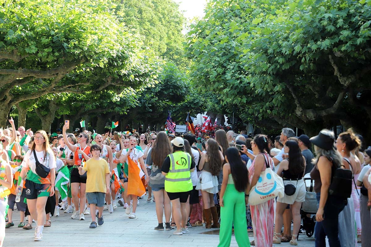 El multitudinario desfile de danza en Burgos, en imágenes