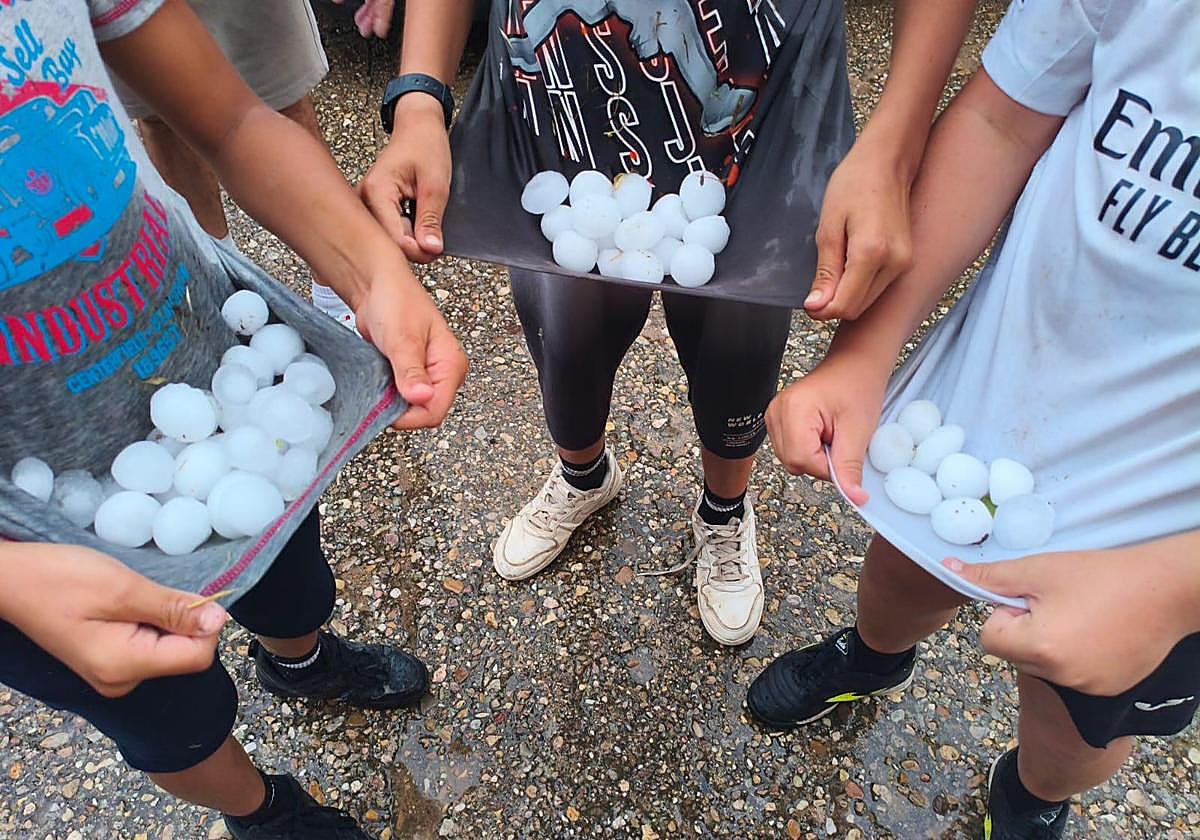 Granizos caídos en la provincia de Burgos durante el viernes por la tarde.