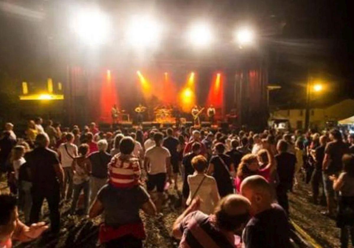 Imagen de archivo del festival Pollogómez, en Villangómez, Burgos.