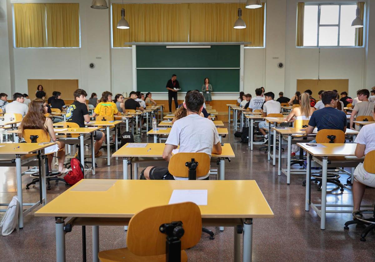 Estudiantes en la convocatoria extraordinaria de la PAU.