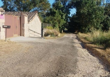 Un hotel rural de un pueblo de Burgos denuncia el estado de su acceso