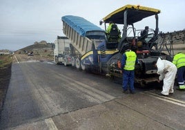 Imagen de archivo del arreglo de una carretera en la provincia de Burgos.