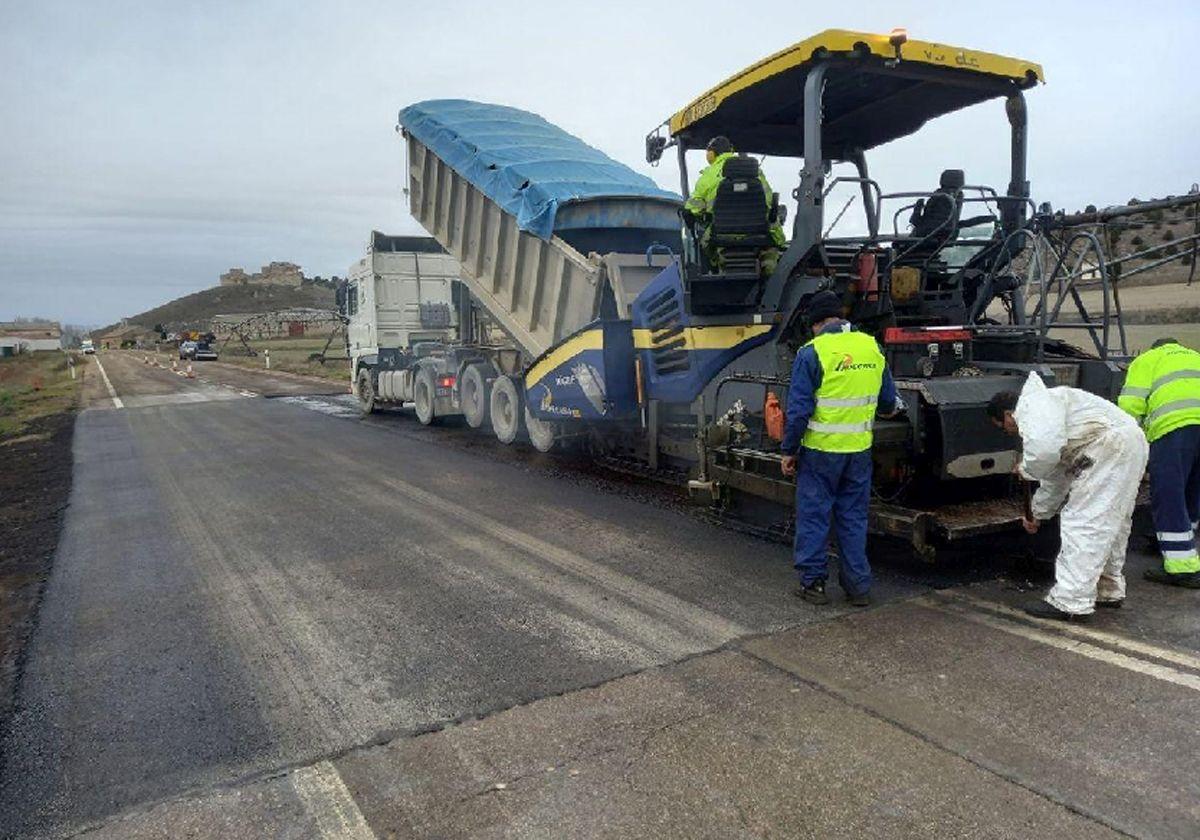 Imagen de archivo del arreglo de una carretera en la provincia de Burgos.