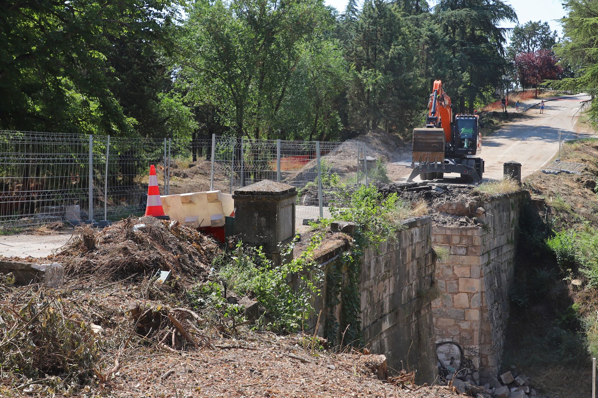 Así ha sido el derribo del puente de las Corazas, en Burgos