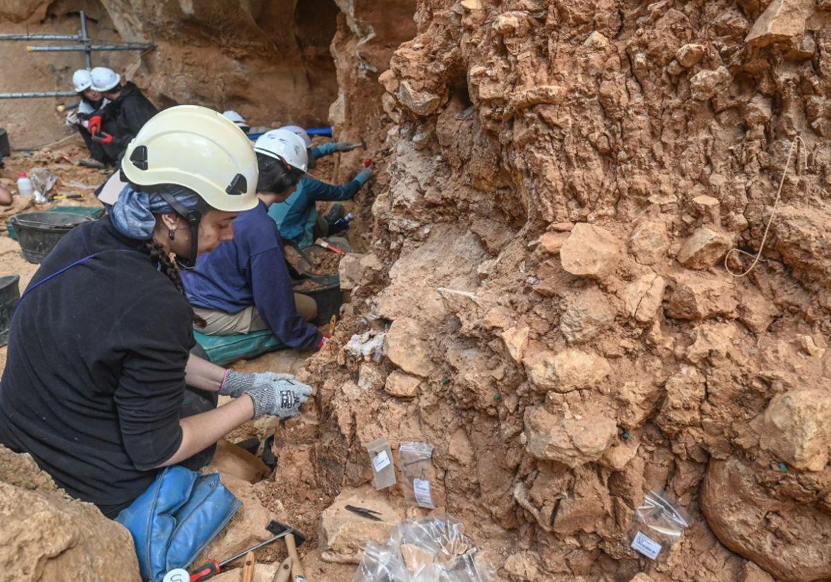 Excavaciones en los Yacimientos de Atapuerca.