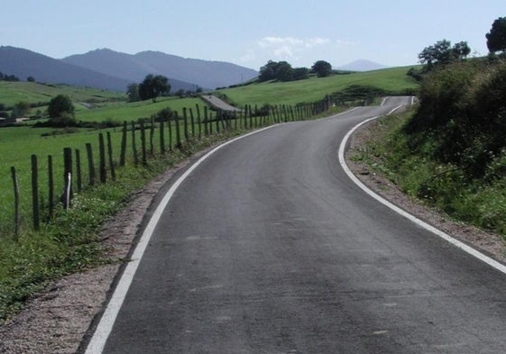 Carretera provincial en Las Merindades.