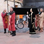 Juana con el cadáver de Felipe.