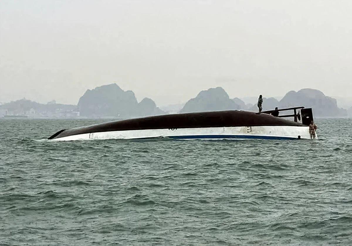 Vietnam'da 38 ölü bırakan gemi enkazından sonra hayatta kalanlar arayışını takip edin