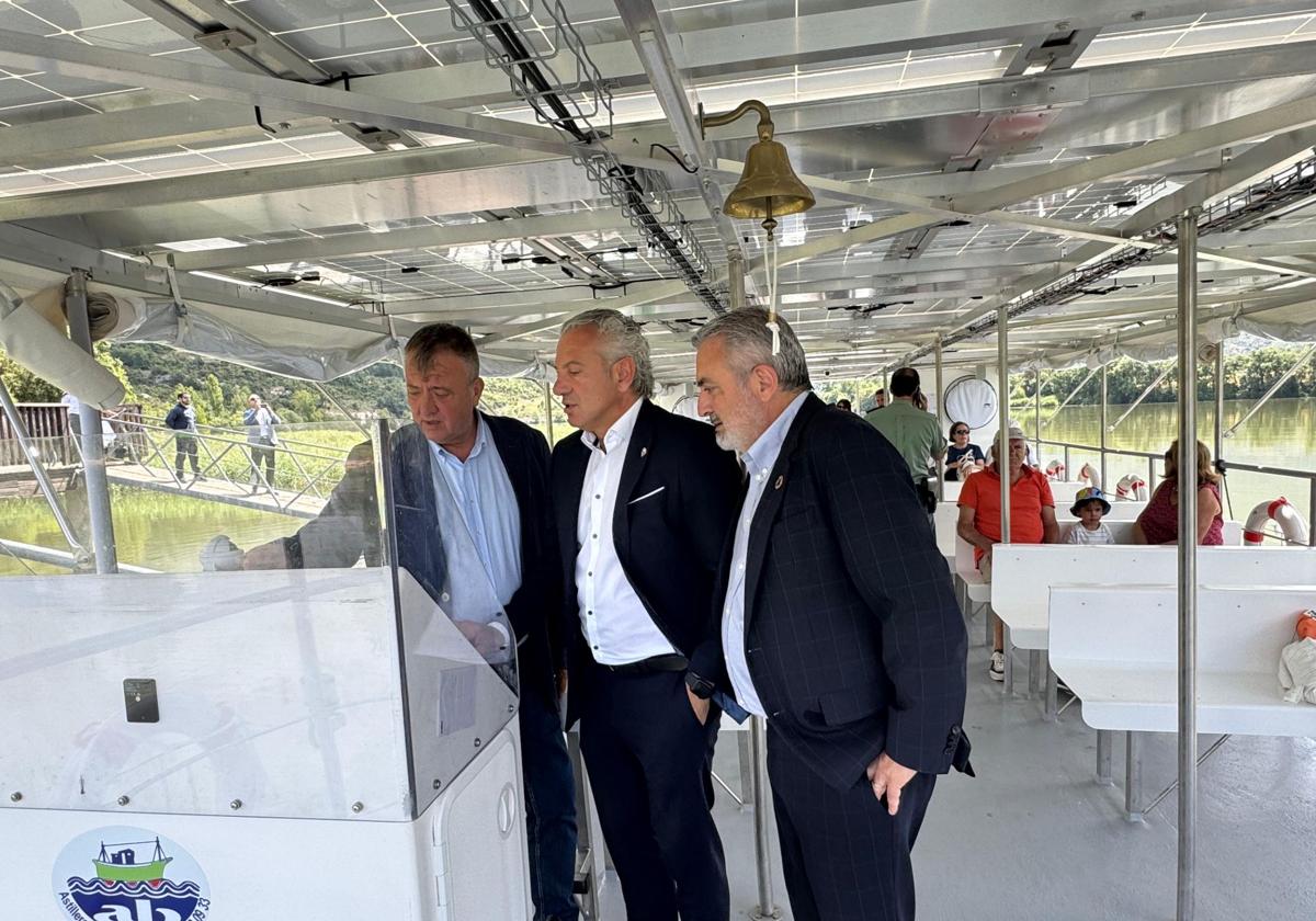 Nicanor Sen ha asistido a la inauguración del remodelado hostal del Valle de Tobalina.
