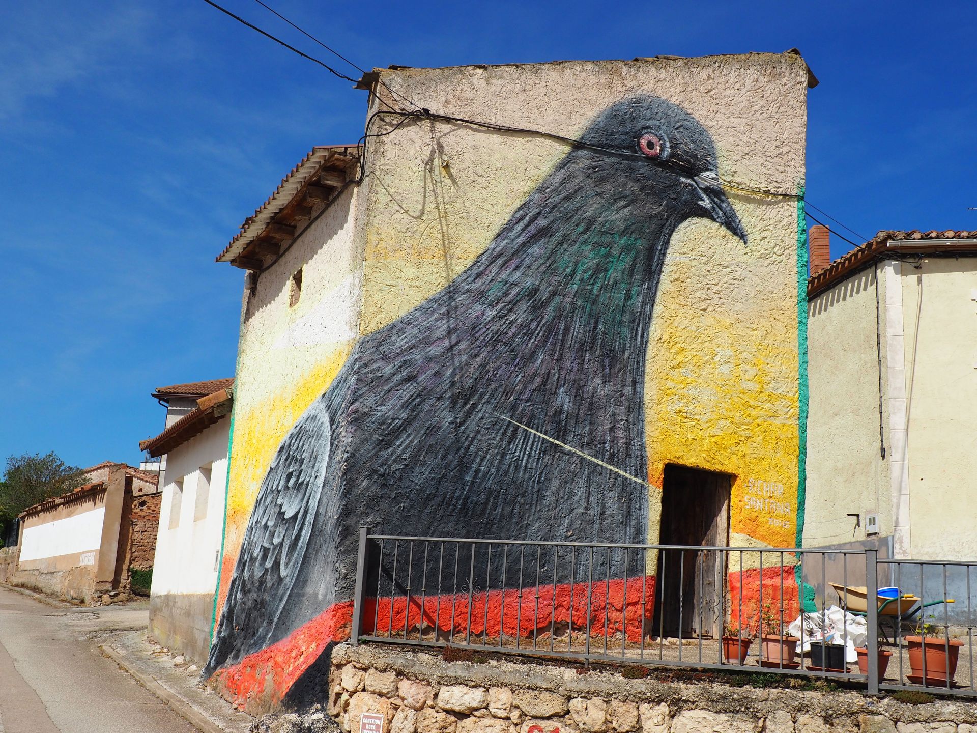 'Cuidando nuestra casa', dedicado a Miguel Delibes. Realizado por Graffmapping (Richar Santana / Néstor García).