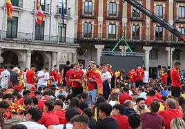 Pantalla gigante en Burgos para la final de la Eurocopa masculina, en julio de 2024.