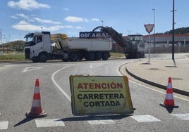 Corte de la rotonda del Obramat que ha complicado el tráfico.