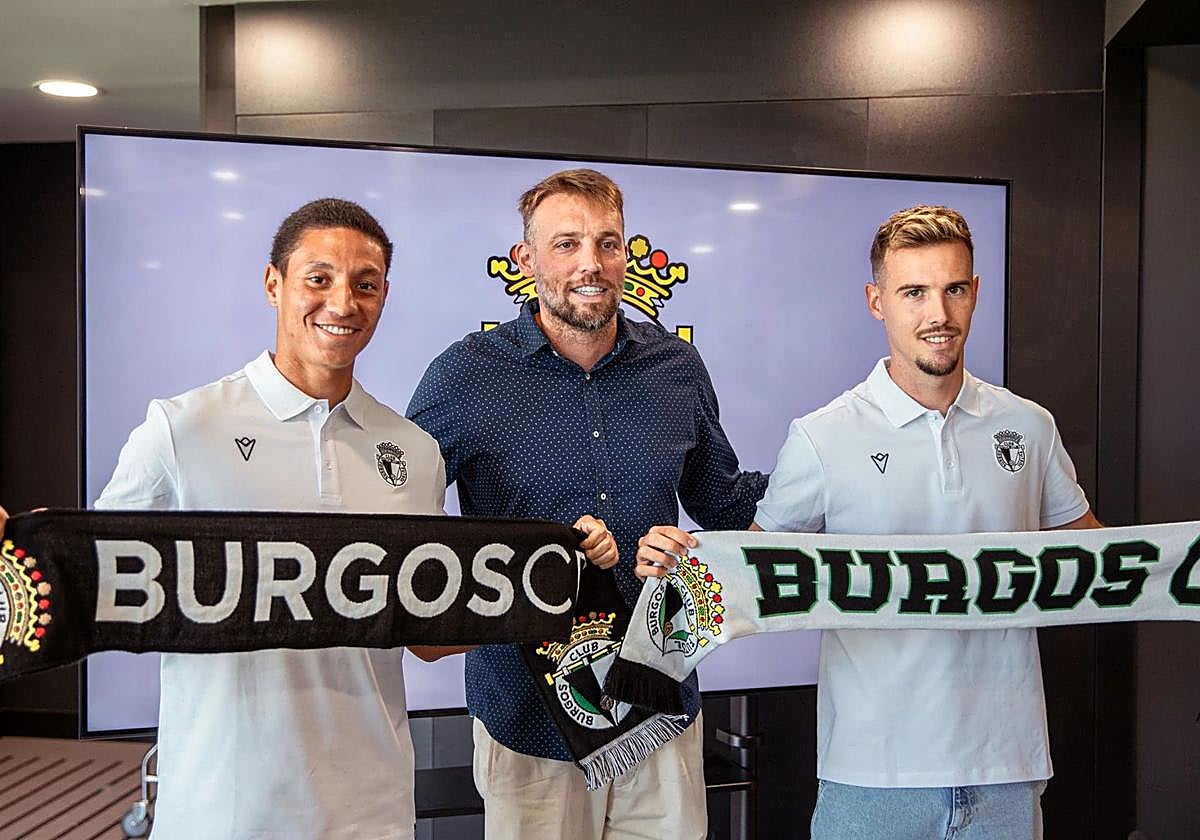 Michu, entre Mateo Mejía y Sergio Goznález, los últimos fichajes del Burgos CF.