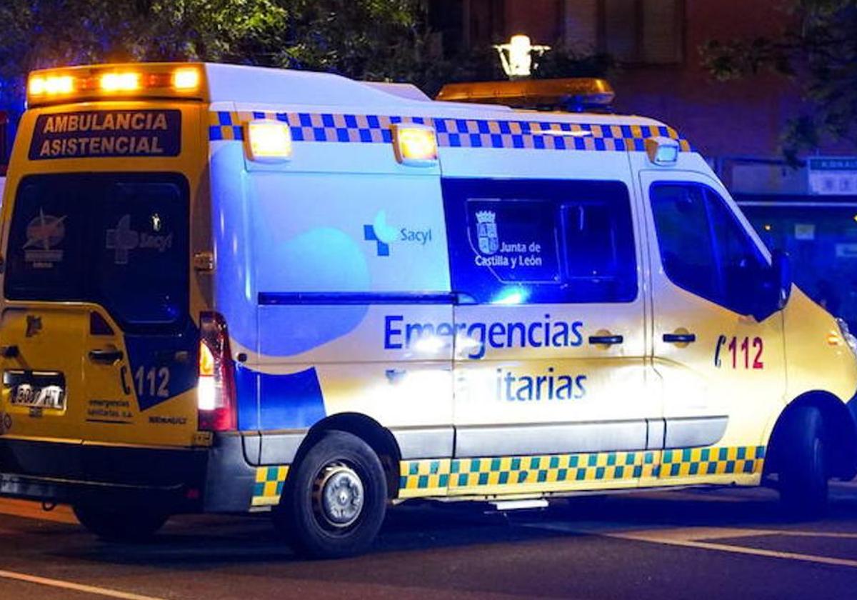 Imagen de archivo de una ambulancia durante una intervención.