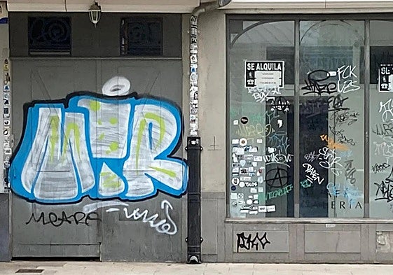 La limpieza de grafitis supone un enorme coste para el Ayuntamiento de Burgos.