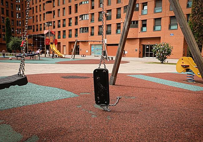 Parque en mal estado de la plaza doctor Giménez Heras de Burgos