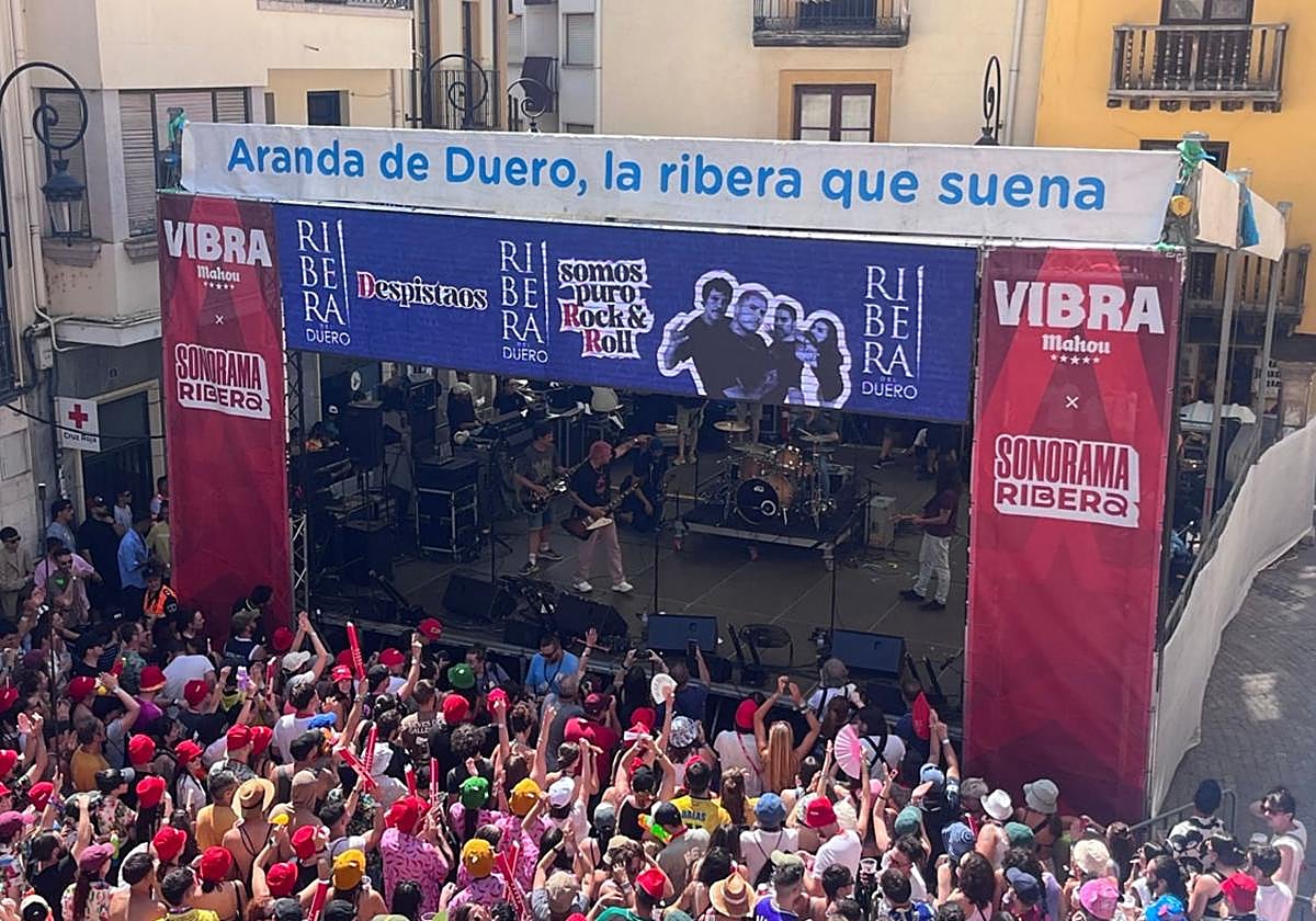 Concierto 'sorpresa' de Despistaos en la plaza del Trigo en Sonorama.
