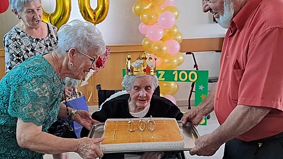 Los 100 años de Nieves, la telefonista que fue el alma de un pueblo de Burgos
