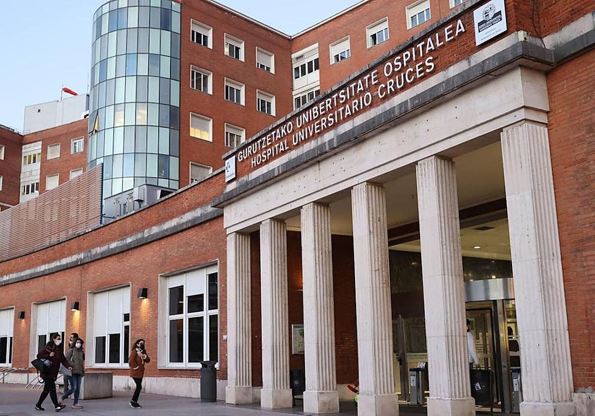 Hospital de Cruces, donde ha sido trasladado el ciclista herido.