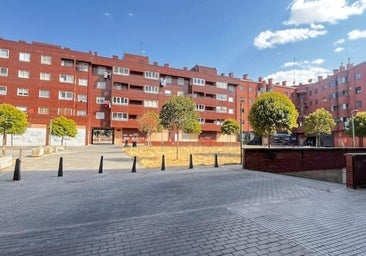 Vecinos de la calle Huelva, Córdoba y carretera de Poza exigen que el Ayuntamiento de Burgos limpie su plaza particular