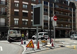 Obras de colocación de paneles en la calle Miranda y Burgense.