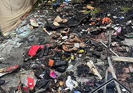 Imagen de los restos del incendio del puesto ambulante.