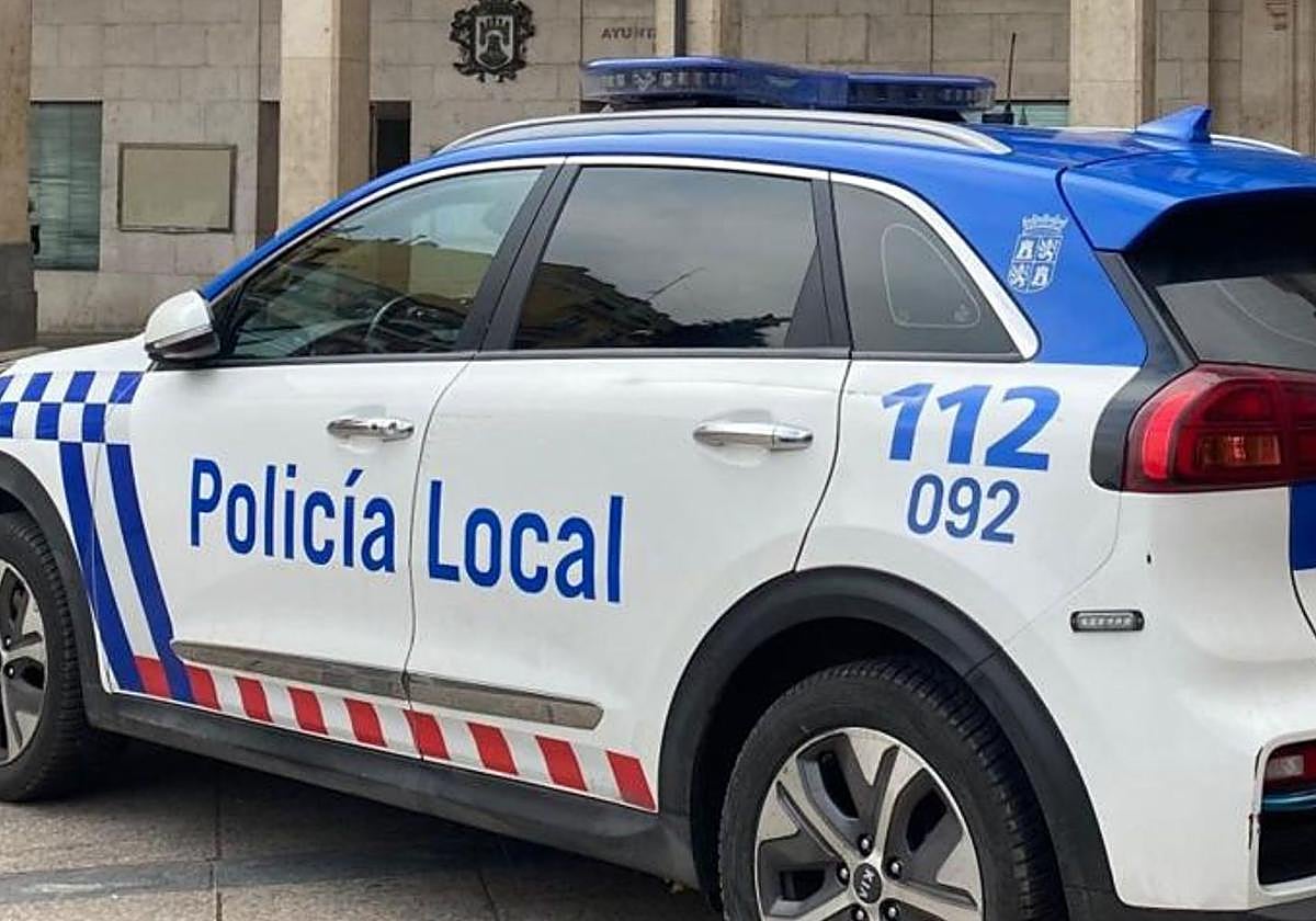 Imagen de archivo de un vehículo de la Policía Local de Burgos.