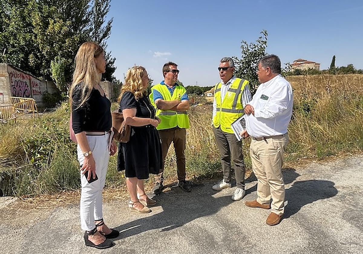 La alcaldesa ha visitado las obras con Carolina Álvarez y Juan Manuel Manso.