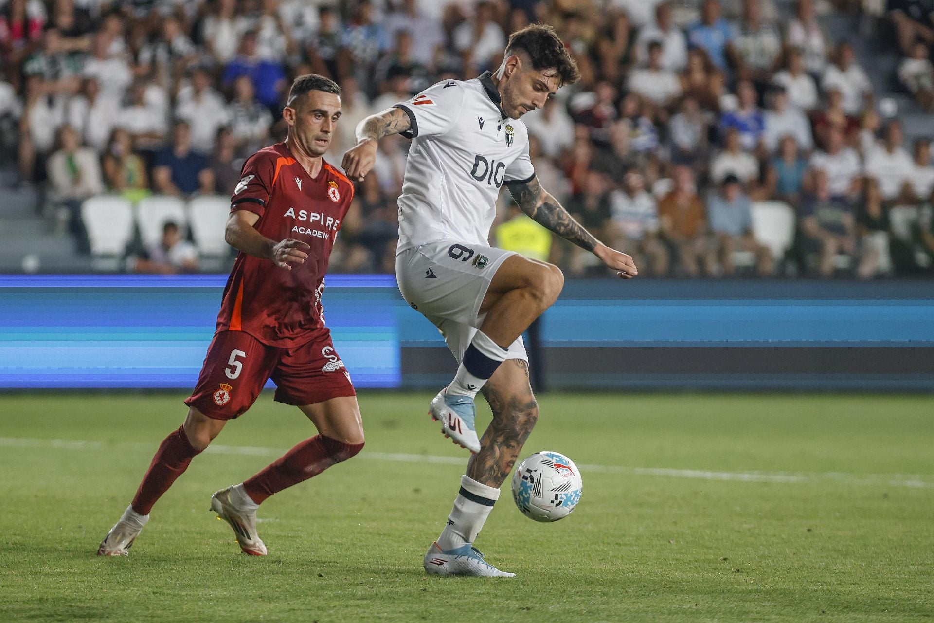 Todas las imágenes del primer derbi entre el Burgos CF y la CyD Leonesa
