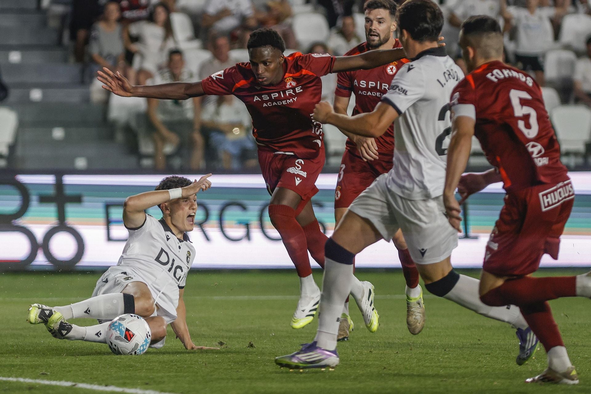 Todas las imágenes del primer derbi entre el Burgos CF y la CyD Leonesa