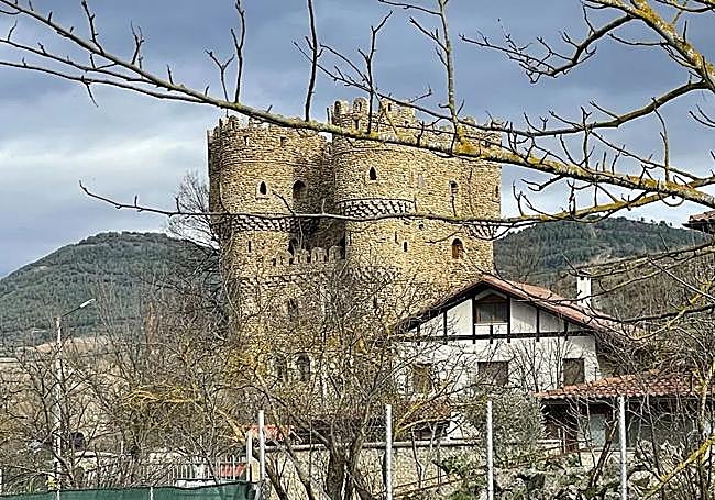 El Castillo de las Cuevas de la localidad de Cebolleros en Burgos